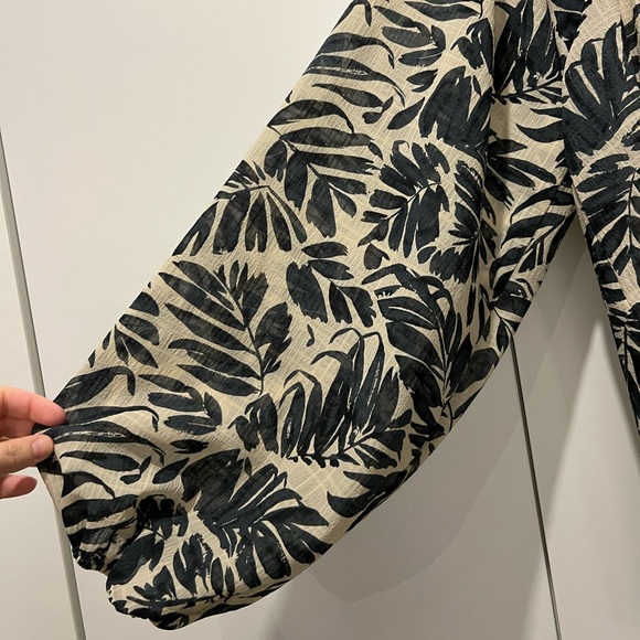 Puff sleeve blouse - Picture 2 of 7